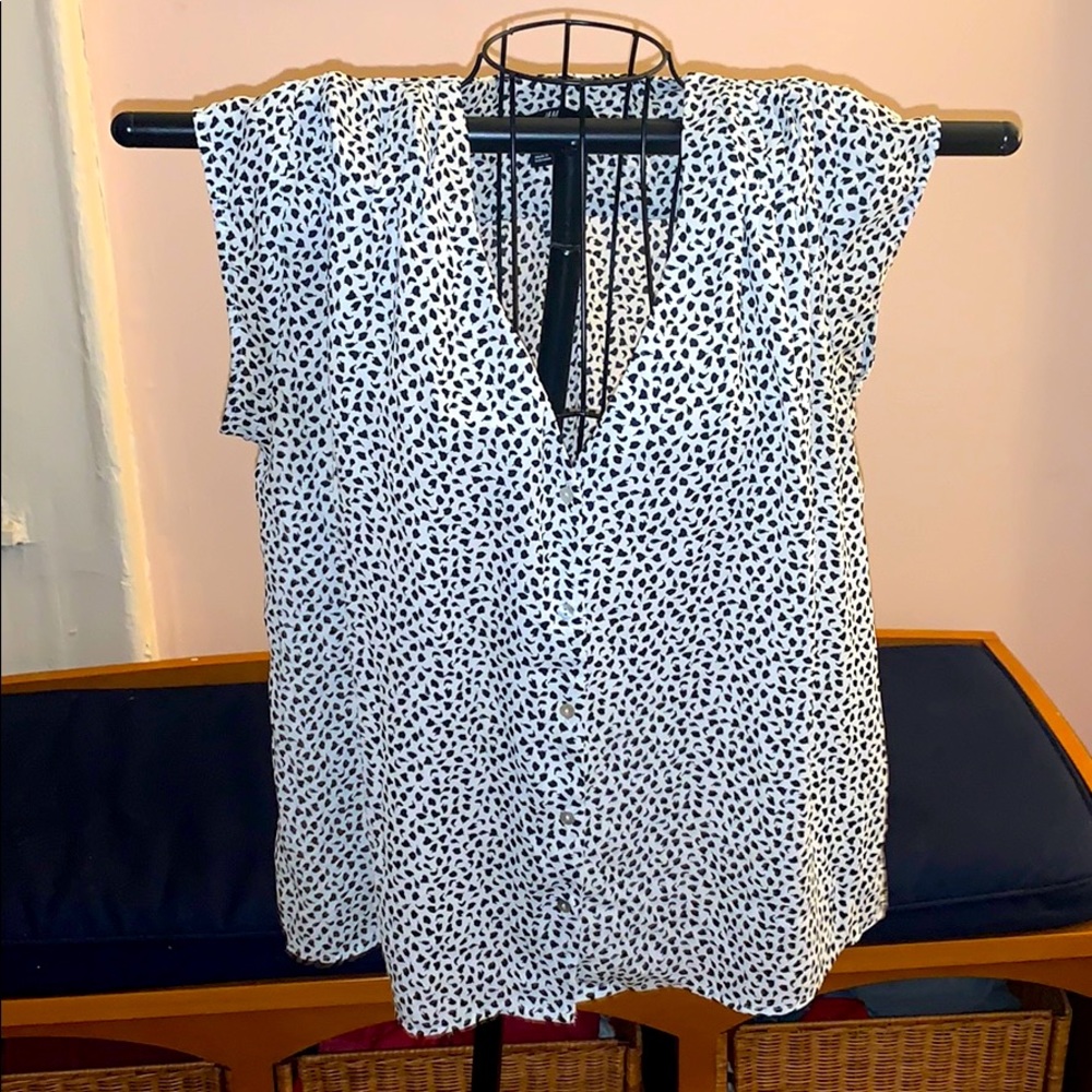 H&M mini sleeve blouse